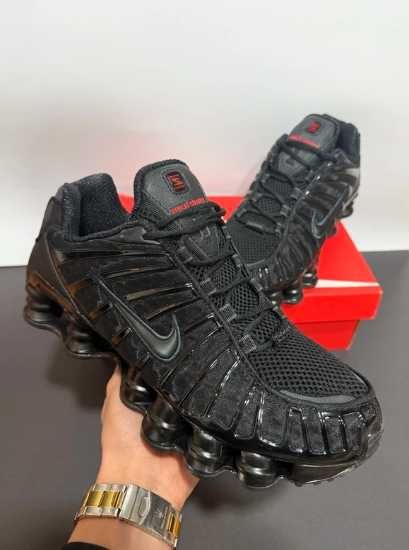 Pasuje bardzo dobrze do ubrań. Rozmiar.37.5