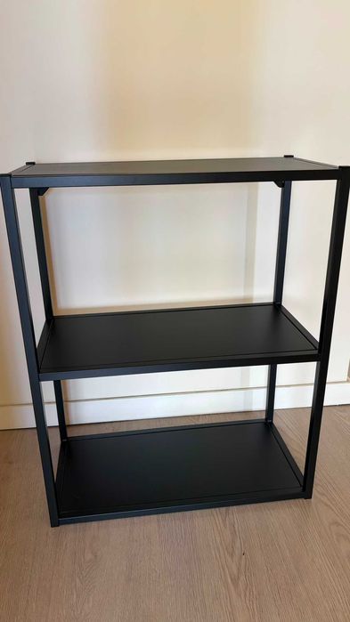 Estante de livros preta