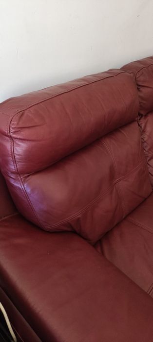 Sofá em pele vermelha