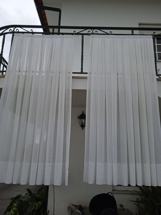 Vendo um par de cortinas.