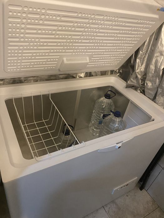 Atenção!! Baixa de preço!!Vendo arca em excelente estado.