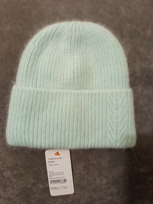 Тепла жіноча кашемірова шапка