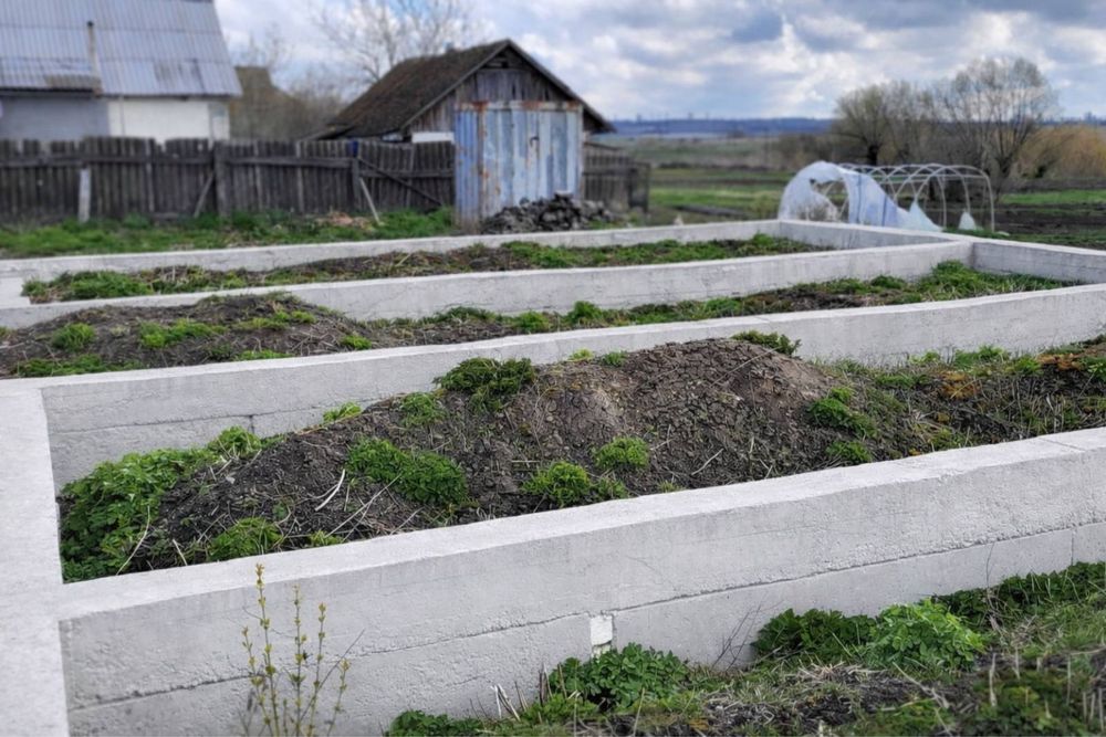 Земельна ділянка 30соток!!  з фундаментом під будинок і комунікаціями!