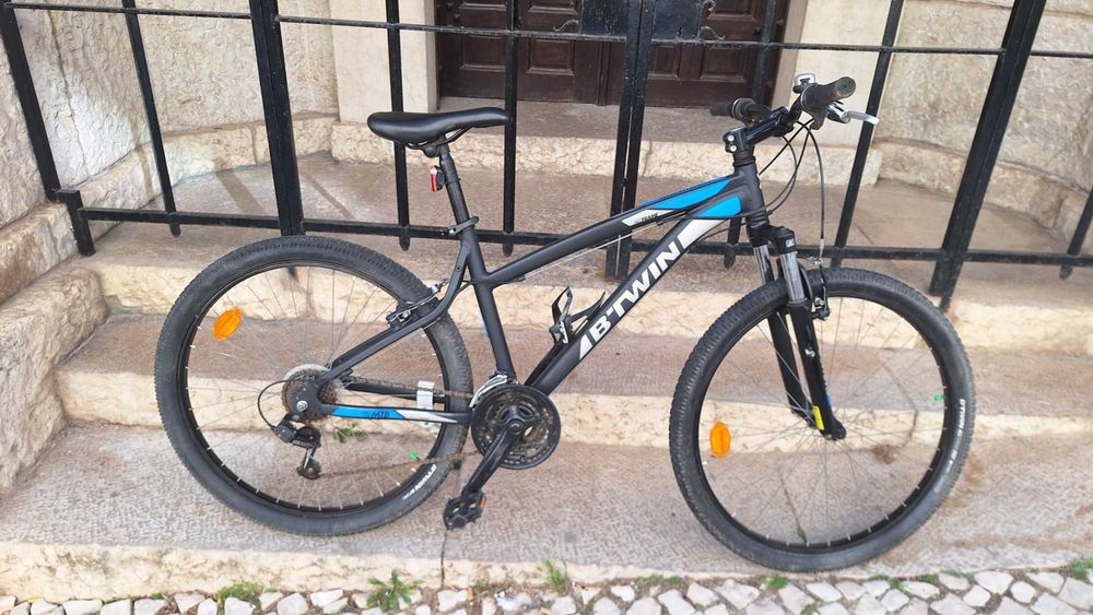 Bicicleta MTB B’TWIN Rockrider 340 26" em muito bom estado e pouco usada.