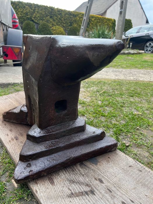 sprzedam kowadło kowalskie stare