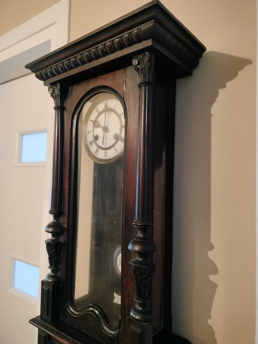 stary drewniany zegar wiszący