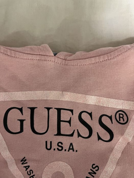Różowa bluza Guess z kapturem