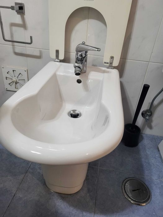 Bidé wc em bom estado com tampa