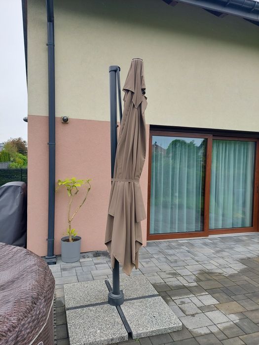 Parasol ogrodowy 3x3 m brązowy pokrowiec płyty granitowe komplet