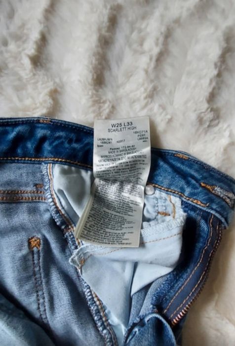 Jeansy Lee Scarlett High  | Wysoki Stan   | Przetarcie na kolanie | Rozmiar 25/XS
