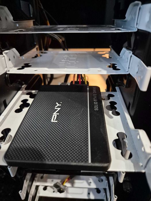 Komputer stacjonarny: intel i7-4790K | GTX Titan X 12GB | 32GB RAM | SSD 1TB + Akcesoria RAZER