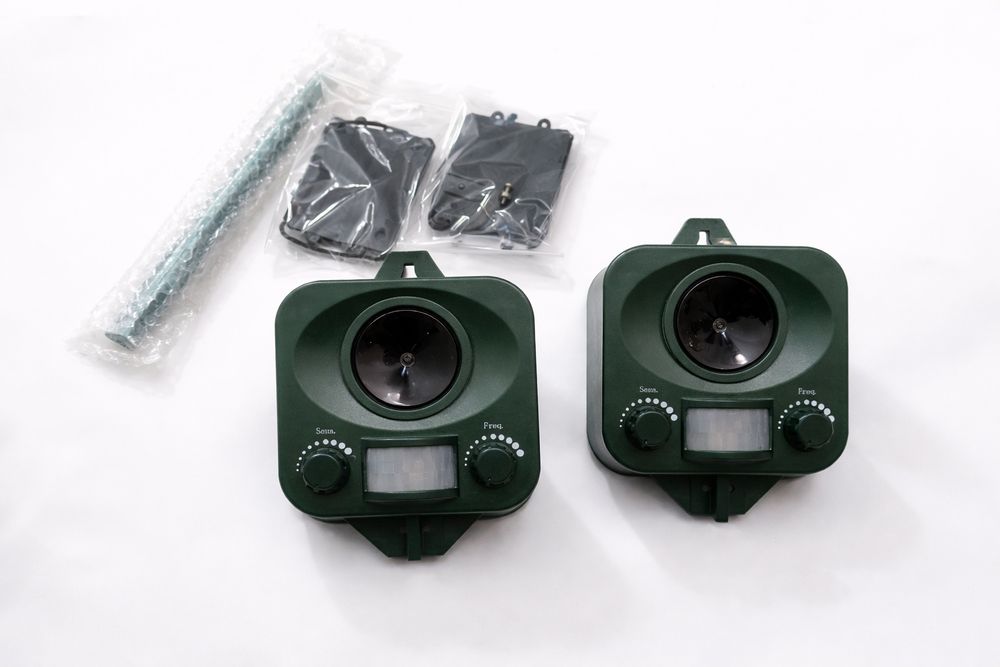 Ультразвуковий відлякувач тварин з датчиком руху — набір 2 шт