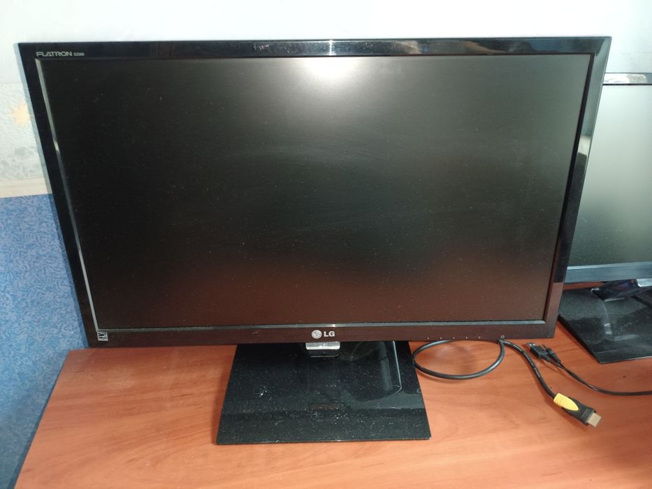 Продам монитор LG 24