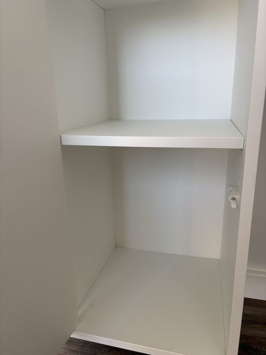 Białe szafki Eket Ikea toaletka lustro