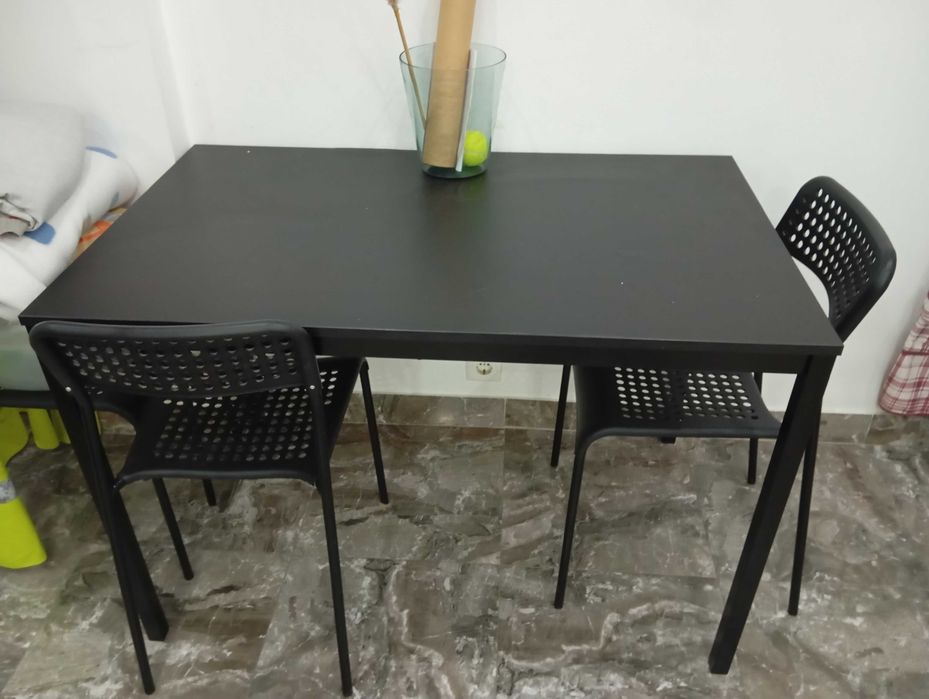 Mesa e 4 cadeiras - cozinha