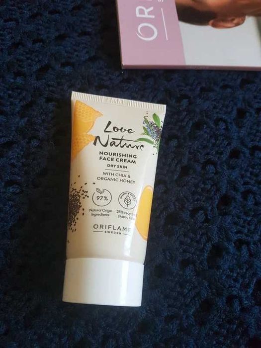 Krem do twarzy Love Nature z chia i miodem Oriflame 50ml