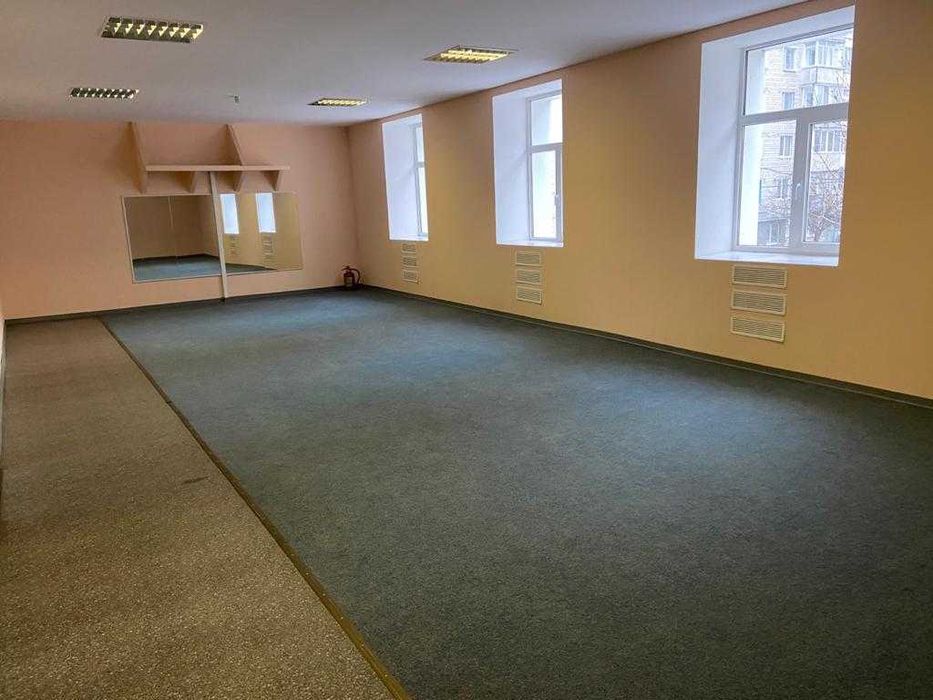 Будівля широкого використання з гарною локацією