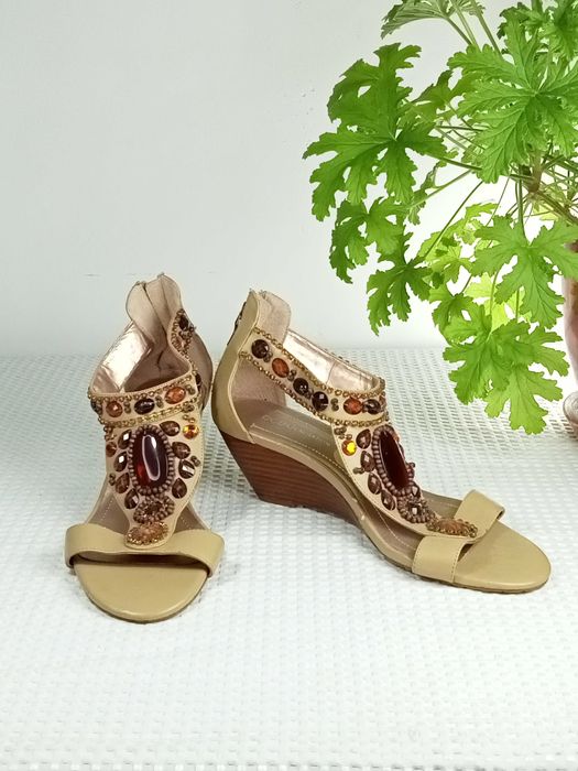 sandały beżowe BCBGeneration