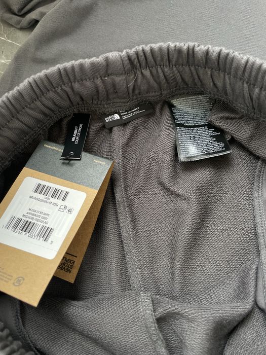 Комплект The North Face Relaxed Fit — футболка + шорти  (оригінал) розмір: М