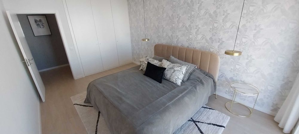 Apartamento T3 mobilado à venda na Rua Doutor António Luz, Serra de Carnaxide, Venteira, Amadora