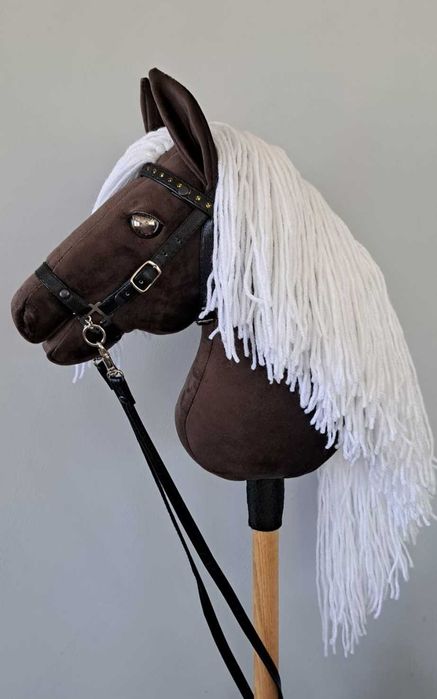 Hobby Horse A4 GNIADY, BRĄZ BIAŁA GRZYWA + rzęsy, Golden Brown