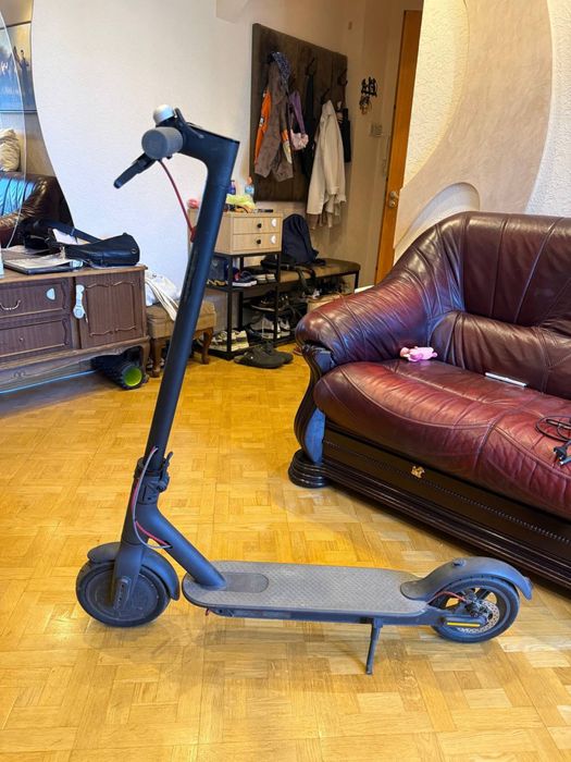 электросамокат Xiaomi Mi Electric Scooter Essential.