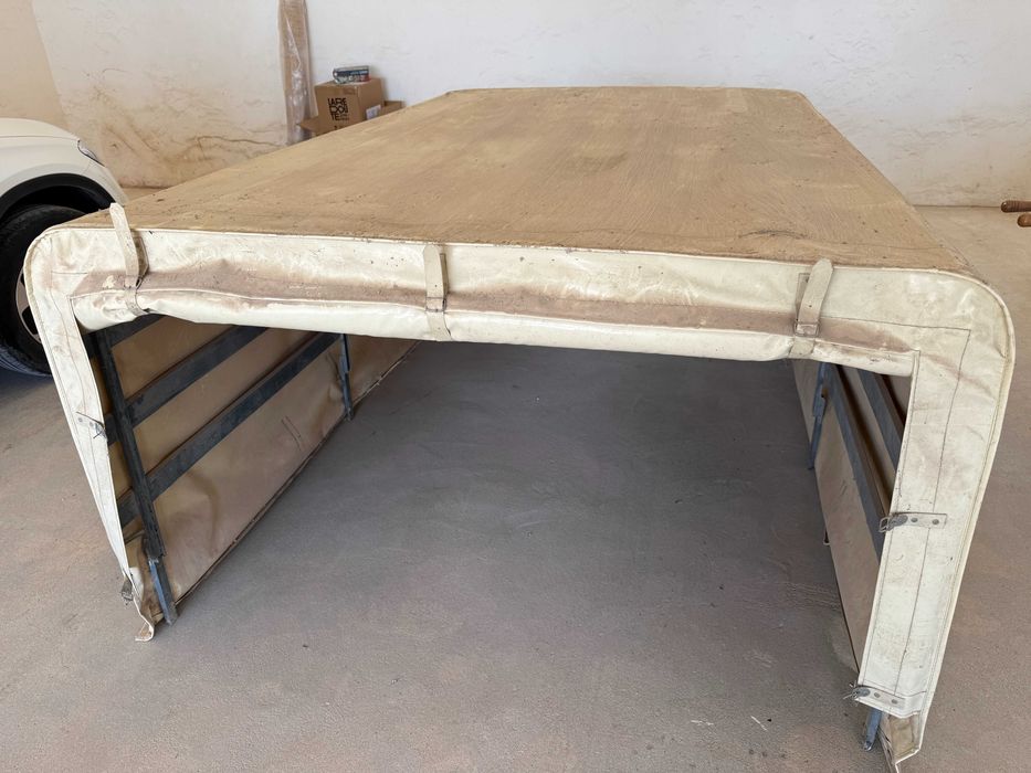 Capota em lona para Mitsubishi L200 2,30m x 1,60m em bom estado.