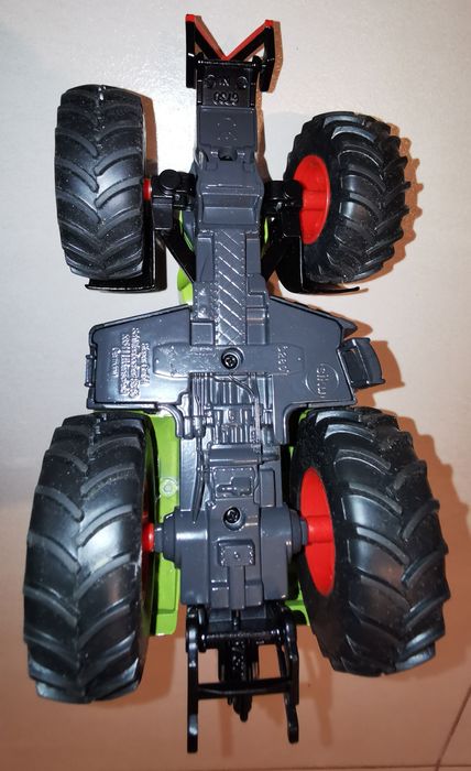 Traktor Siku CLAAS 950 AXION 1:32