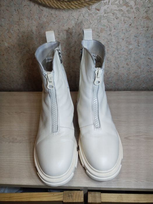стильні черевики жіночі шкіряні lifepert молочного кольору white boots