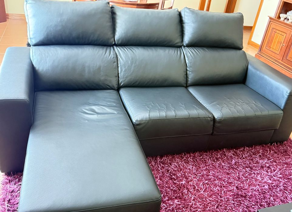 Vende-se Sofá Preto 3 lugares com Chaise Longue
