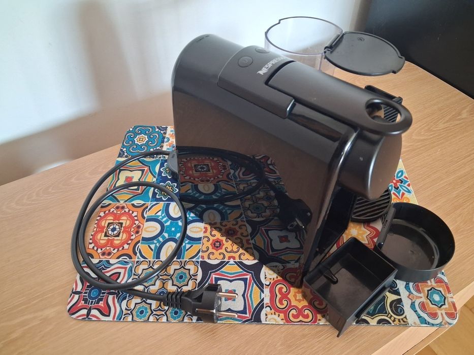 Nespresso Máquina de Café  Essenza Mini Preta
