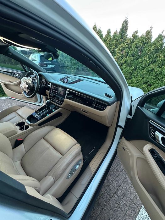 Porsche Macan 2022 rok
