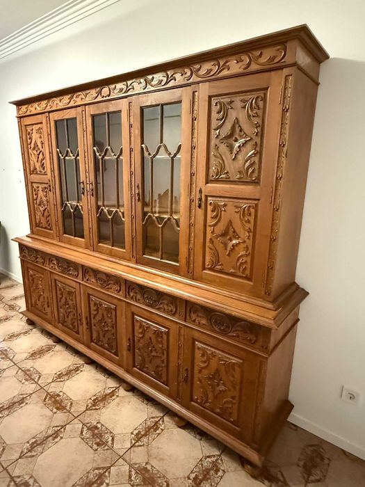 Mobília de sala de Jantar com requinte e durável. Madeira de carvalho!