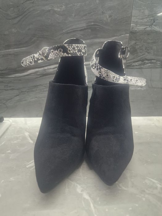 Нарядні туфлі гарної якрсті