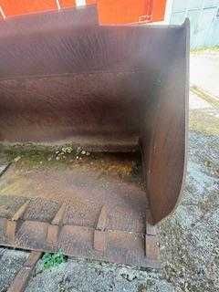 Balde de pá carregadora Komatsu Hanomag