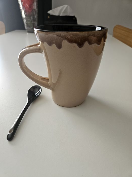 Kubeczek z łyżeczką z Cypru