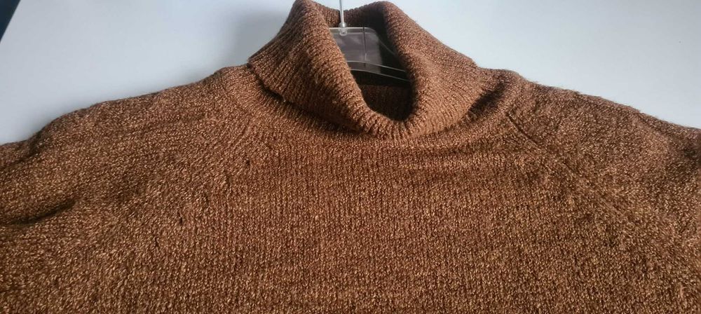 Brązowy sweter, golf roz L