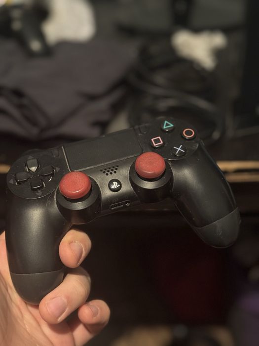 PlayStation 4 512 GB + 2 pady DualShock ze stacja ładującą