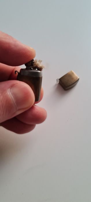 Pequeno isqueiro 2 cm