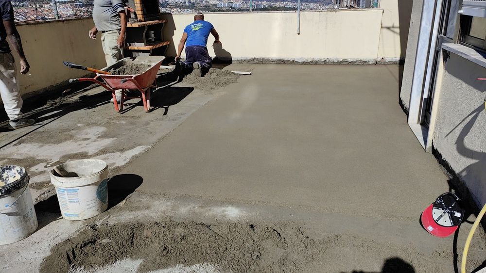Empreiteiro - trabalhos de construção civil .