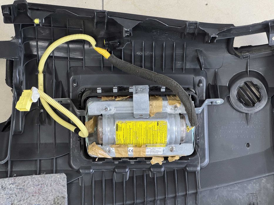 Торпедо (панель верхняя) Toyota Avensis 2003-2009