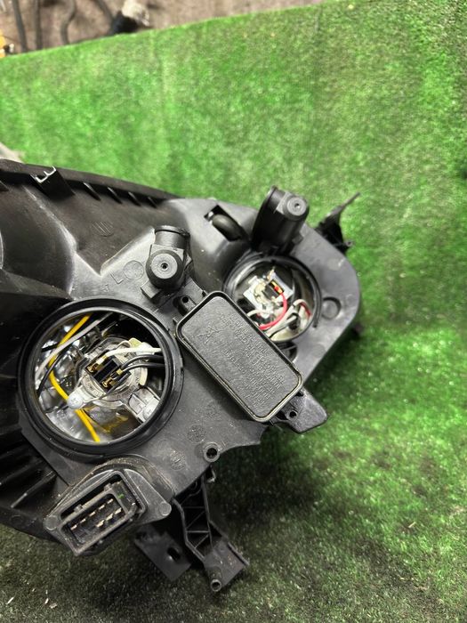 Фара Opel Zafira B 2006-2014