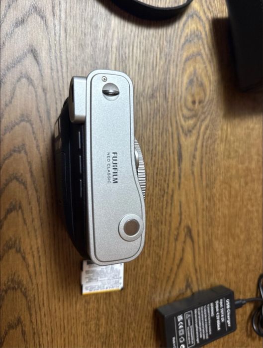 Instax Mini 90 Neo Classic + 2 baterias, capa e filme