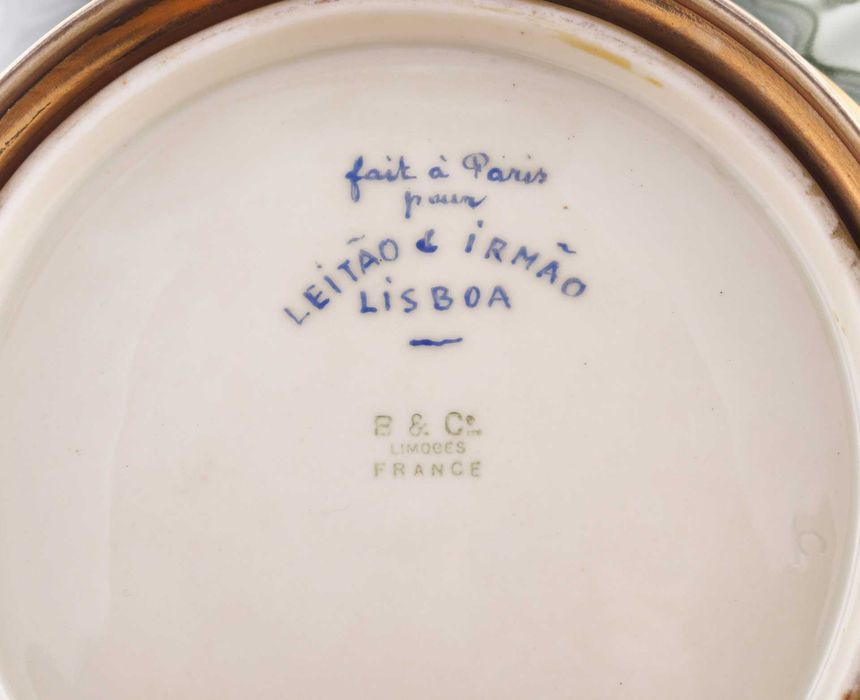 Taça em porcelana com base em prata Leitão & Irmão