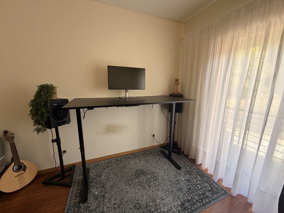 Mesa Elevatória Elétrica JYSK (160x80cm) - Bom Estado