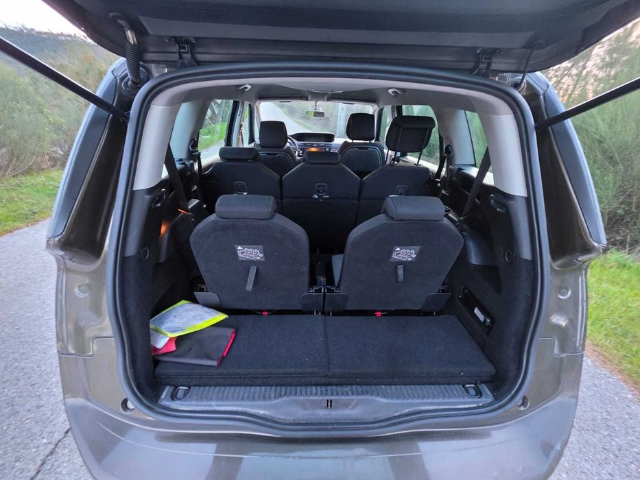 Carro de 7 lugares em ótimas condições