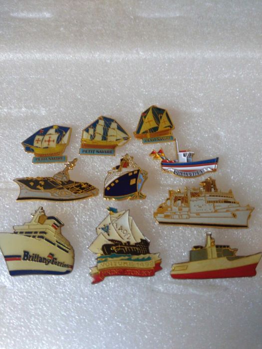 Pins de Autocarros, Camiões e Barcos.