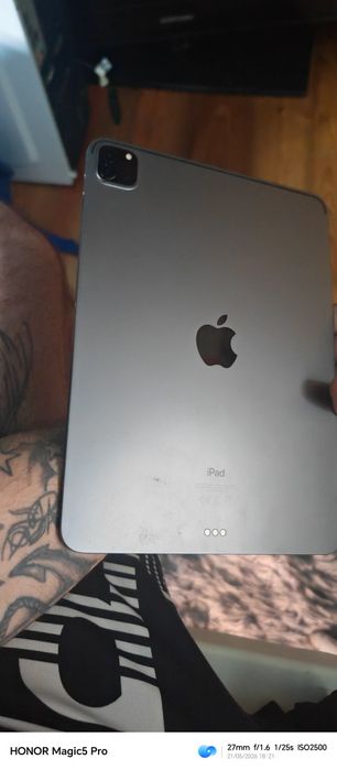 iPad  11 pro 1tb497671592403937282