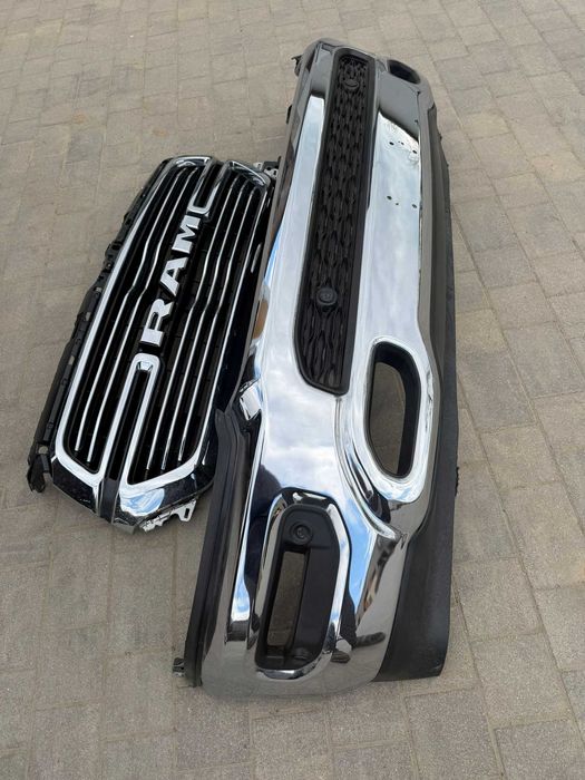 Gill - Atrapa Dodge Rampo 2018 rokuoryginał z podstawą