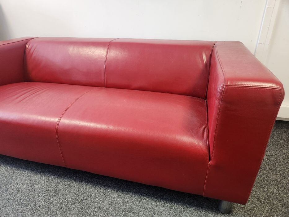 Skórzana sofa IKEA – Czerwona, elegancka, bardzo wygodna!